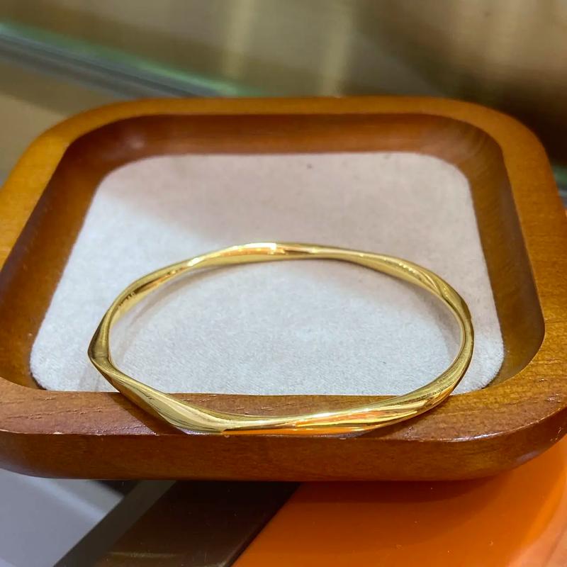 《存金通黄金回收长安店》定制各种款式金饰品,黄金工厂直销[握 - 抖
